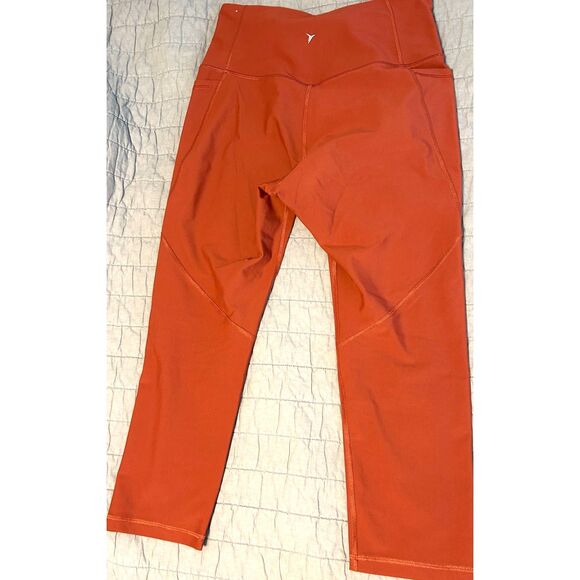 Old Navy Women's Elevate Go-Dry Cropped Leggings in Cherry Birch Size Large EUC - Picture 3 of 7